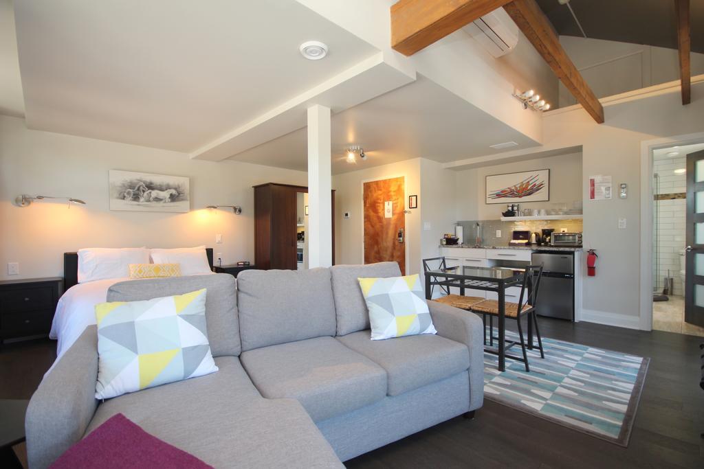 Kemptville Suites Hotel 3*